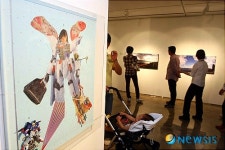 부산서 인기스타 10명 미술작품 전시회