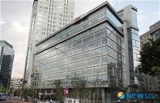 LG, 광화문빌딩 준공