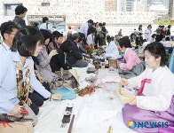 점심시간에 즐기는 전통차의 여유