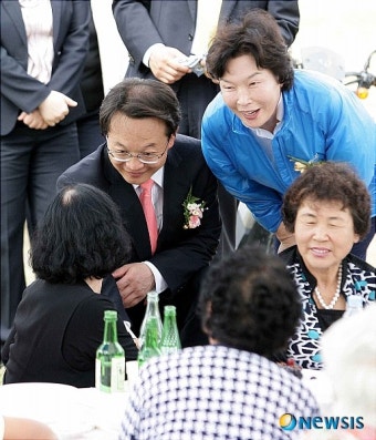 밀양 하남읍민과 이야기 나누는 조해진 국회의원