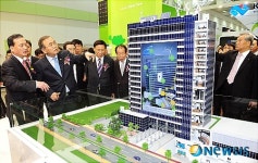 스마트 그린 빌딩 둘러보는 지경부 박영준 2차관