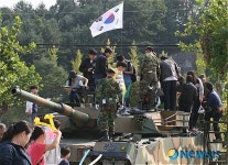 쌍용페스티벌…장비전시장 인기