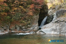 깊어가는 가을, 단풍으로 물든 강원도 방태산