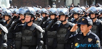 서울지방경찰청 3기동단 18,19기동대 및 기동장비 부대 창설식
