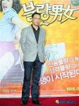 포즈취하는 신근호 감독