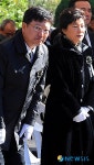 박정희 대통령 제31기 추도식에 참석한 박근혜 전 대표와 박지만씨