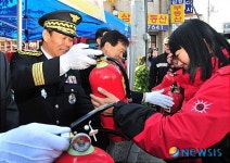 송파소방서, 거여동에 소화기와 화재감지기 기증