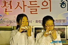 듀엣으로 연주하는 오카리나