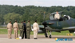 기지 귀환한 공군 조종사