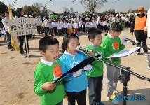 선서하는 꿈나무큰잔치 참가 어린이들