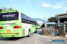민통선 진입한 상봉단 버스