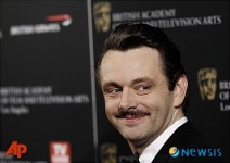 마이클 쉰의 미소