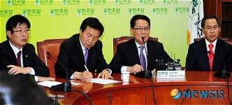 국회의원 압수수색 관련 기자간담회 갖는 민주당