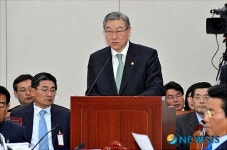 현안보고하는 김성환 외무부장관