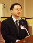 발언하는 장용성 부교수