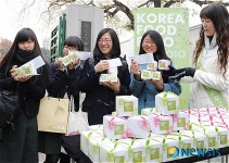 우리 농산물로 만든 떡 먹고 수능 고득점 기원!