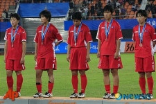 [광저우AG]여자축구 북한, 일본에 져 은메달