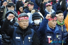 비정규직 연대하는 이경훈 지부장