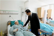 이명박 대통령, 국군수도통합병원 찾아 부상장병 위문