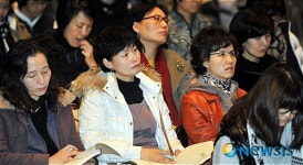 설명 듣는 학부모들