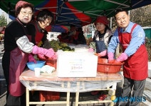 김장하는 석재민 신승오앤에프 대표