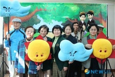 글로벌 시니어 봉사대, 찾아가는 영어 인형극 주최