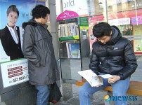 대구 달서구 버스정류장에 간이 도서관 설치