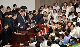 새해 예산안 통과하는 정의화 국회부의장