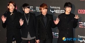 포토타임 갖는 씨앤블루