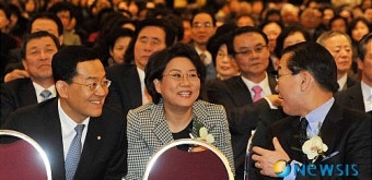 권영세 의원과 이야기나누는 고승덕.이혜훈 의원