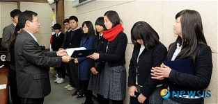 동서식품장학회, 창녕 고교생 10명에게 장학금 전달