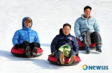 동심으로 돌아간 어른들