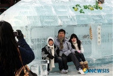 얼음한옥에서 찰칵!