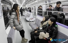 국산부품으로 제작한 SR 001에 설치된 중앙좌석