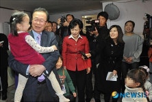 박희태 국회의장 선덕원 어린이와 함께