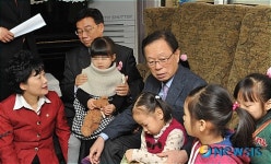 선덕원 어린이와  박희태 국회의장