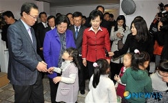 선덕원 어린이와  박희태 국회의장