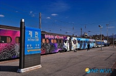 충북 제천역에 정차한 2011 환상선 눈꽃열차