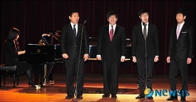 멋진 하모니 선보이는 서울대 남성중창단