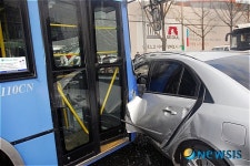 서대문구 북가좌동, 버스와 승용차간 충돌 사고