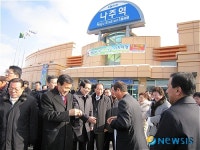 나주역 도착해 인사 중인 손학규