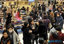 버버리신세계영등포1점주 | 북적이는 백화점 세일 첫날