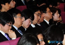 연수생들의 어두운 표정