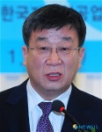 축사하는 한국자동차공업협회 윤여철 회장