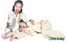 오달수는 연극배우라는 사실, 해님지고 달님안고