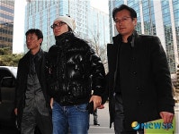 경찰조사 받는 신정환