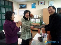 신서귀포로타리·용스튜디오, 온성학교에 앨범기증