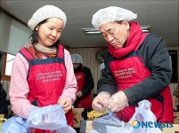 청담종합사회복지관 방문한 이재오 장관
