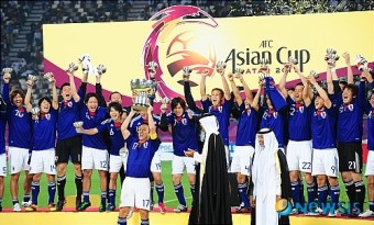 [아시안컵]2011 아시안컵 우승컵 들어올린 일본