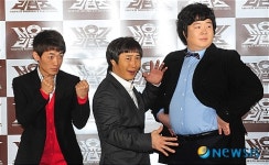 재미있는 포즈 취하는 서유기 리턴즈 출연진들